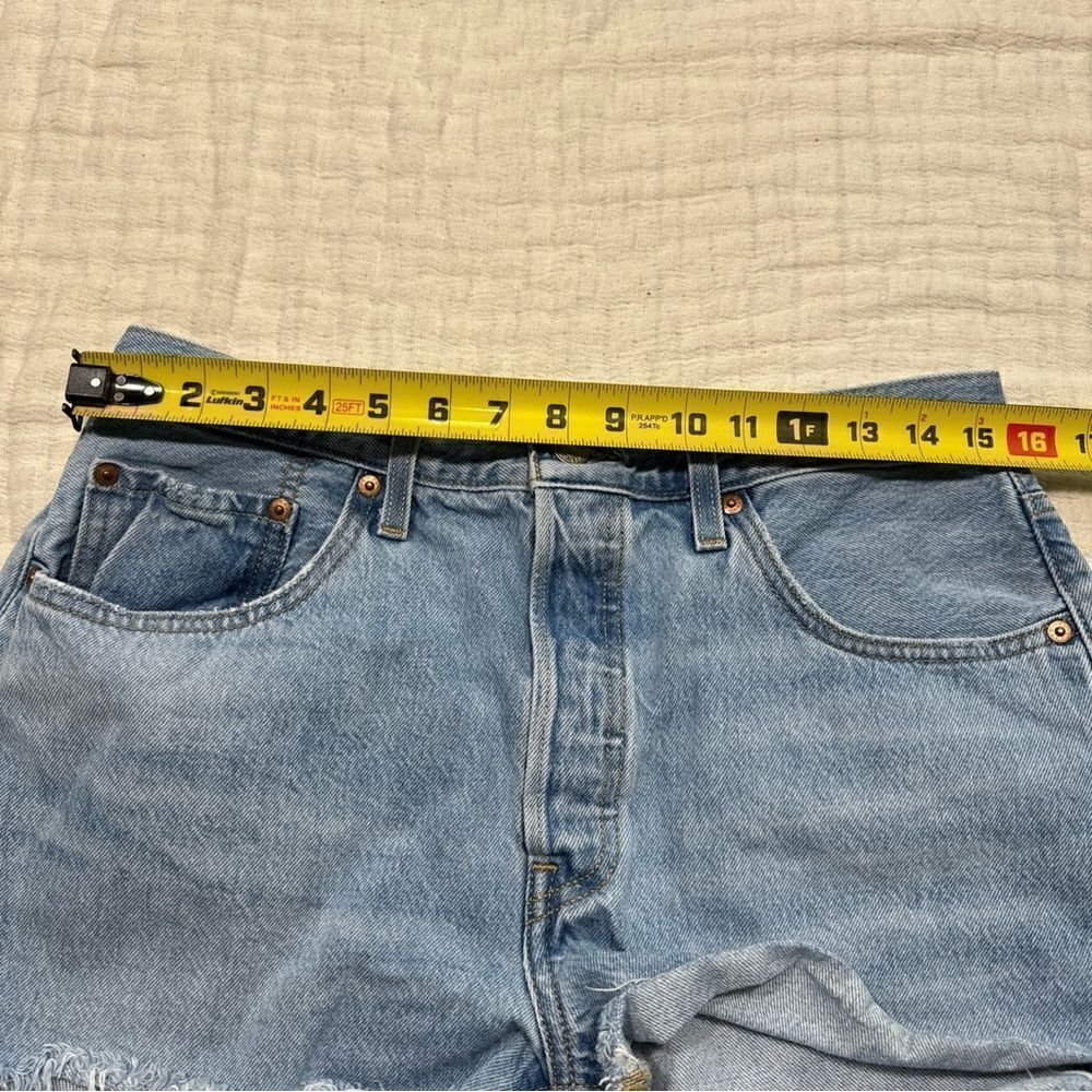 Levis 501 Womens Denim Shorts Light Blue Button Fly Cut Off Size 31 - Picture 8 of 11